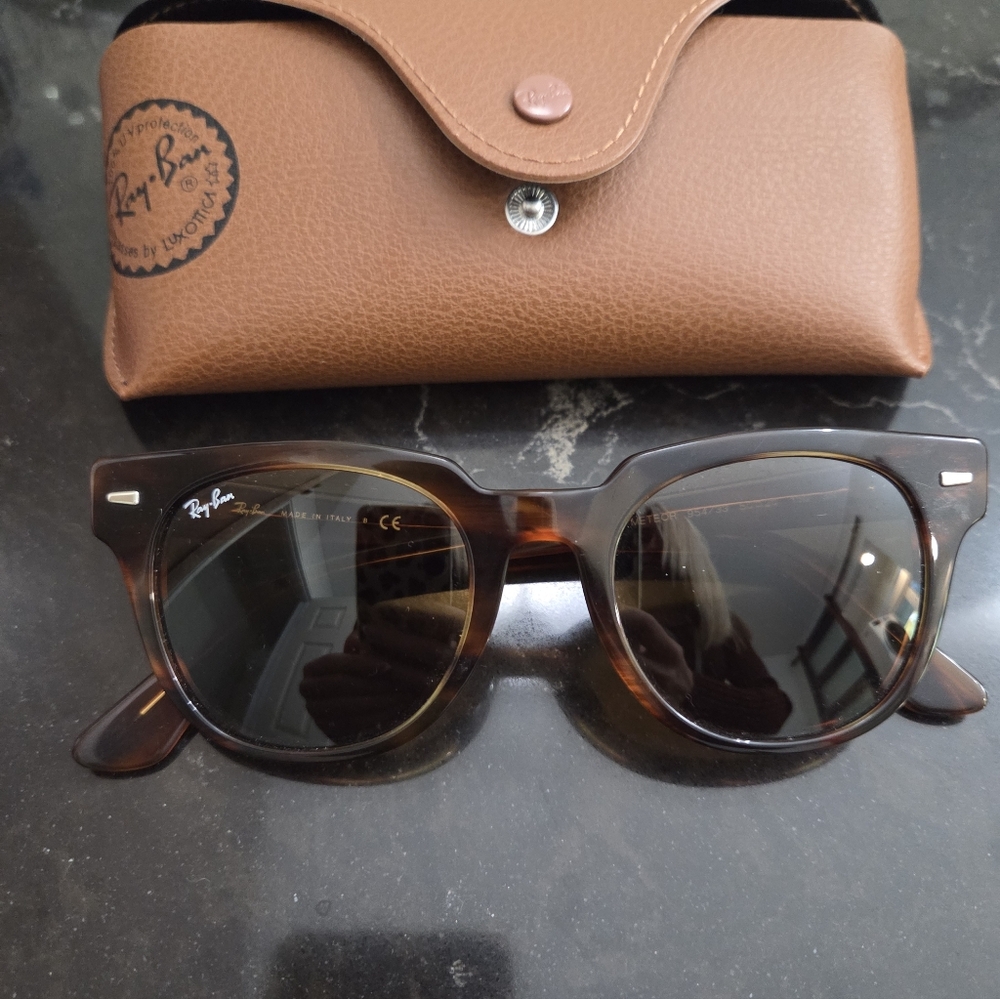 Ray-Ban Tortoise Shell Sunglasses with Brown Case